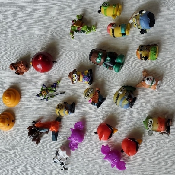 Vintage mixed Anime figures 24 pieces minions, star wars angry bird ninja turtle - Picture 1 of 7